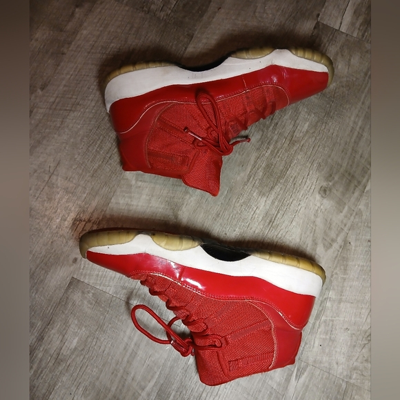 Nike Air Jordan 11 Retro 'Win like 96' sneakers in candy red size 7Y EUC - Picture 10 of 16